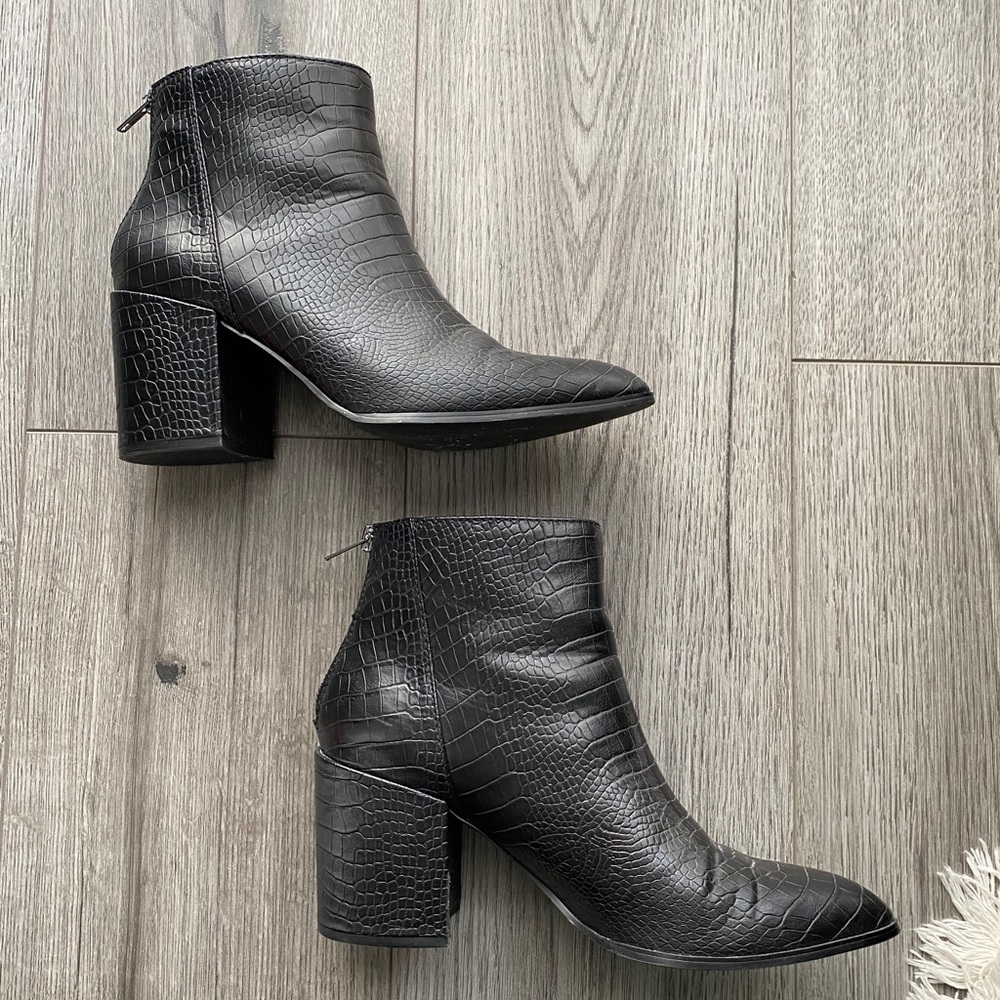 Steve Madden Jillian Bootie - Black Croco - size 9